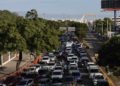 Caos en el tránsito persiste en avenida 27 de Febrero con Máximo Gómez tras derrumbe de muro