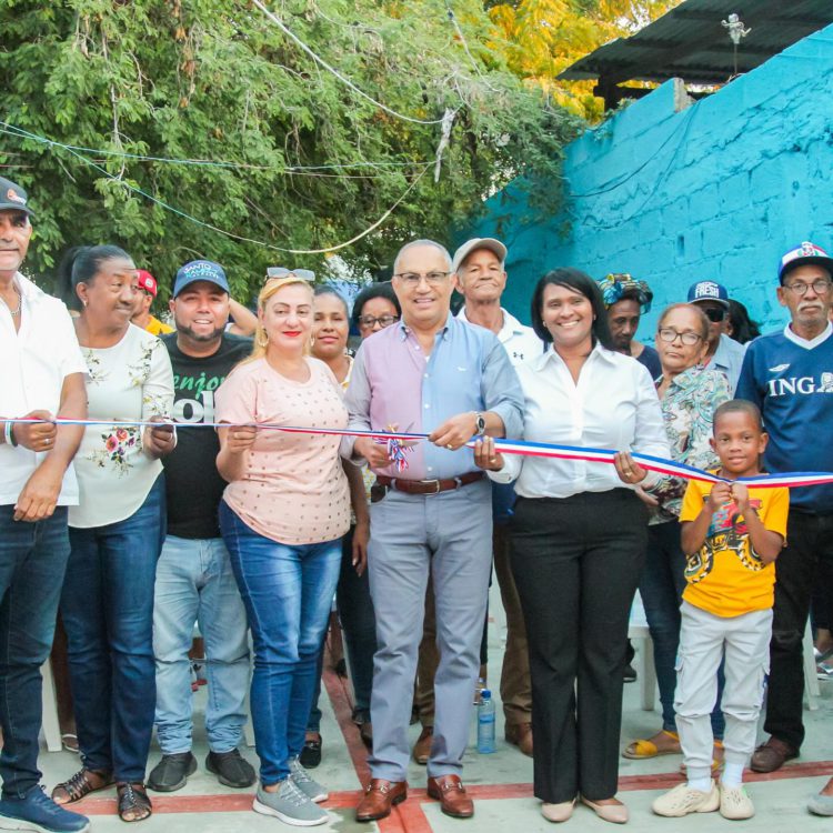 Alcalde Santo Ramírez entrega noveno hormigonado del año