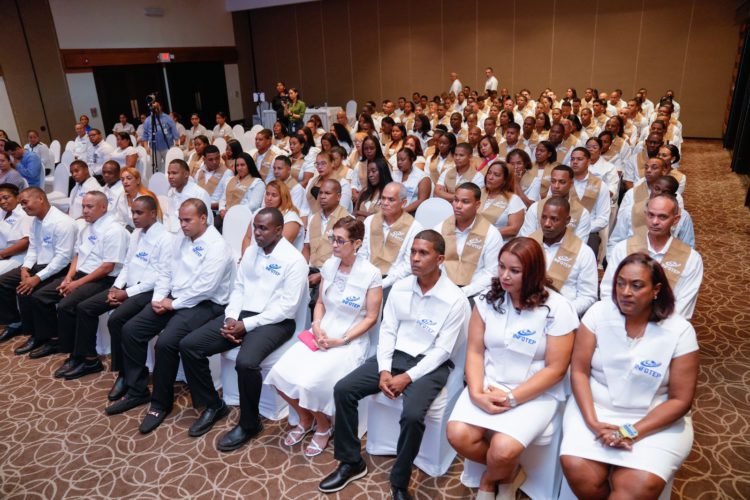 Graduados por INFOTEP en Casa de Campo están capacitados para dar servicio de alta calidad en polo turístico