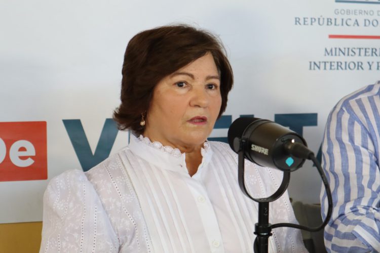 Gobernadora de Peravia: «De vuelta al barrio» es una oportunidad para adolescentes