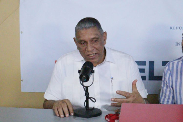 Chu Vásquez llama a dejar de lado división política y fomentar sociedad en valores