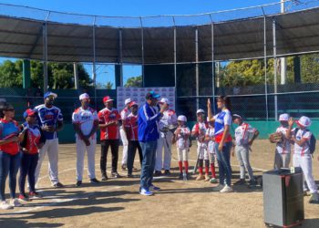 Regidora Estefani Martínez es juramentada directora de eventos de la Pony Beisbol