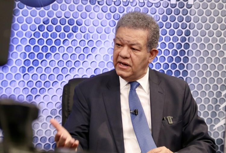 Abinader convocó reunión de emergencia tras recibir encuesta que le otorga 41%, así lo reveló Leonel Fernández