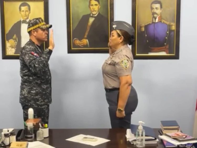 Posesionan nueva directora Policía Nacional en Baní