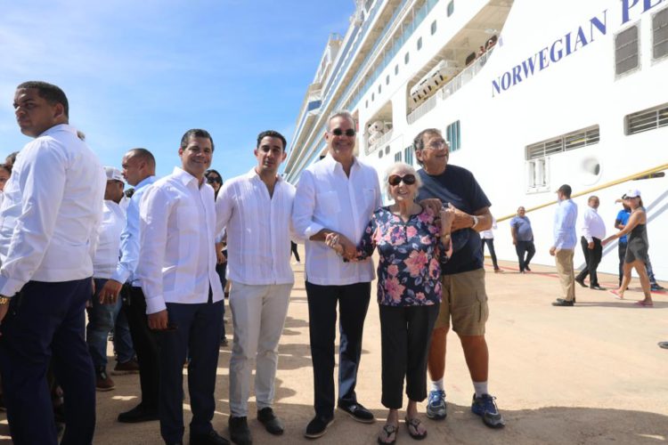 Presidente Abinader hace historia cumple su promesa a Pedernales y al sur con la inauguración de puerto turístico y recibimiento de primer crucero