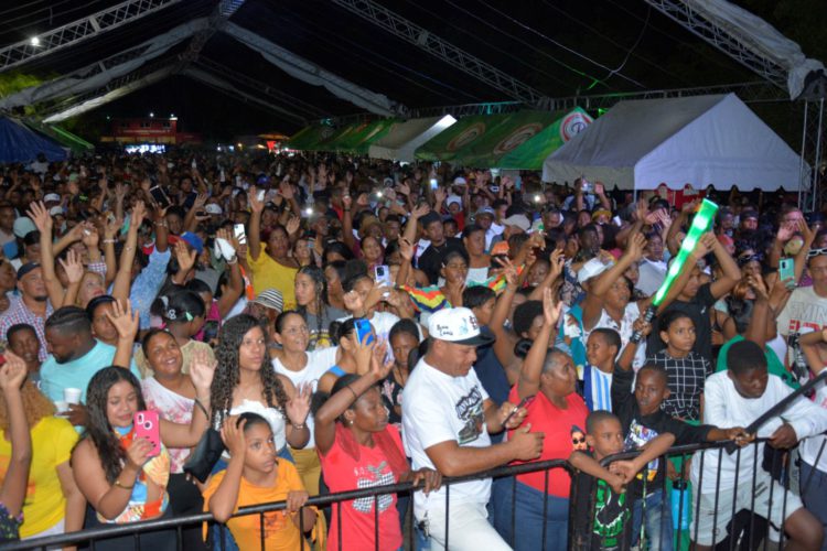 Senador Dionis Sánchez encabeza clausura fiestas patronales La Altagracia de Pedernales