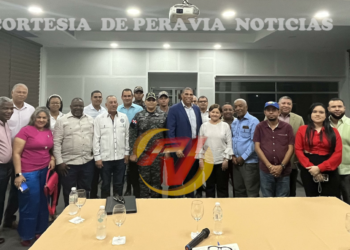 Sector productivo de Baní sostiene encuentro con nueva directora regional de la Policía Nacional