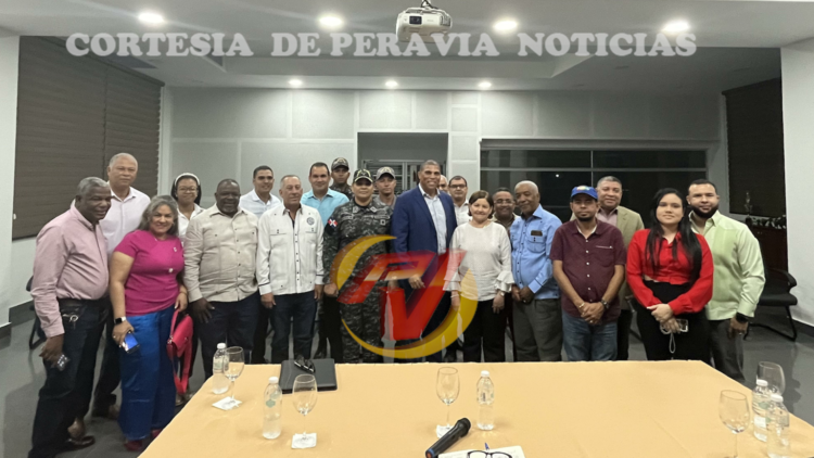 Sector productivo de Baní sostiene encuentro con nueva directora regional de la Policía Nacional