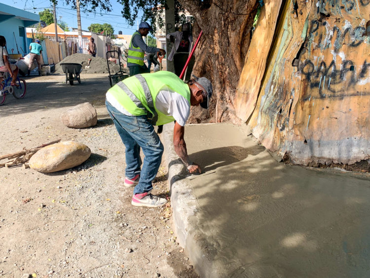 AYUNTAMIENTO REALIZA REMOZAMIENTO Y CONSTRUCCIÒN DE ACERAS Y CONTEMPLA BACHEOS EN ZONAS VULNERABLES