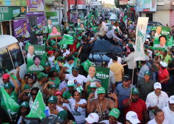 Se desbordan calles de Haina en apoyo a Leonel y Antonio Brito, candidato a la Alcaldía