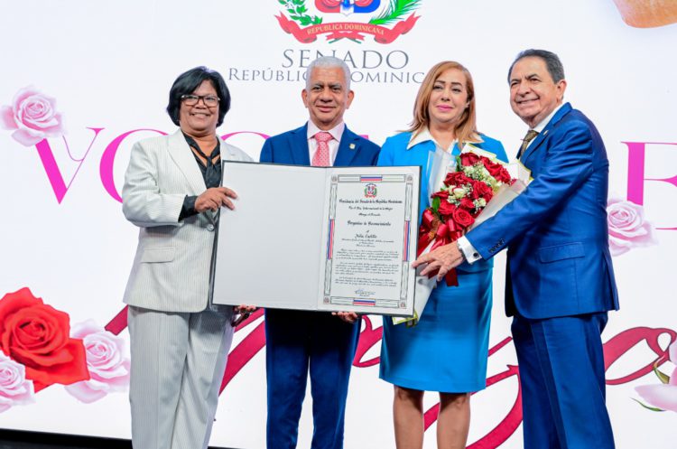 Senado reconoce a 32 mujeres del DN y demás provincias por sus valiosos aportes en diferentes áreas