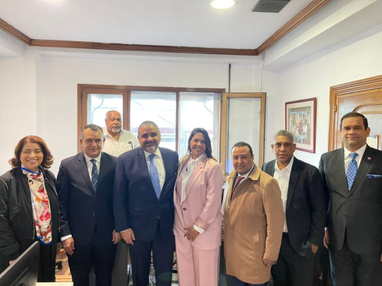 Comisión de la JCE verifica en Europa montaje para elecciones del 19 de mayo; Jáquez Liranzo llama a dominicanos a elegir “ir a votar”