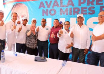 AVALA RESPALDA A JULITO FULCAR EN MASIVO ACTO DONDE PARTICIPARON DOCE GENERALES (r) DE LAS FFAA Y LA PN
