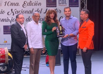 Candidato a diputado Vicente Sánchez recibe reconocimiento especial  en  Premio Nacional del Locutor 2024