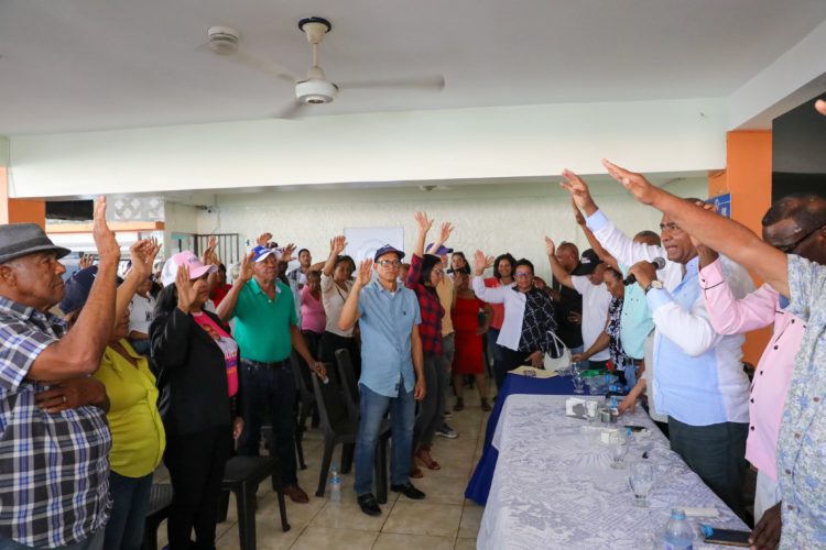 Gran movimiento de dirigentes sociales y comunitarios ratifican apoyo a Julito Fulcar