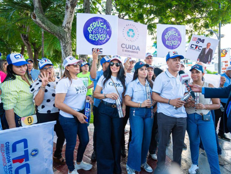 CTC y juventud JCC promueven reciclaje y cuidado medioambiental intercambiando plásticos por termos