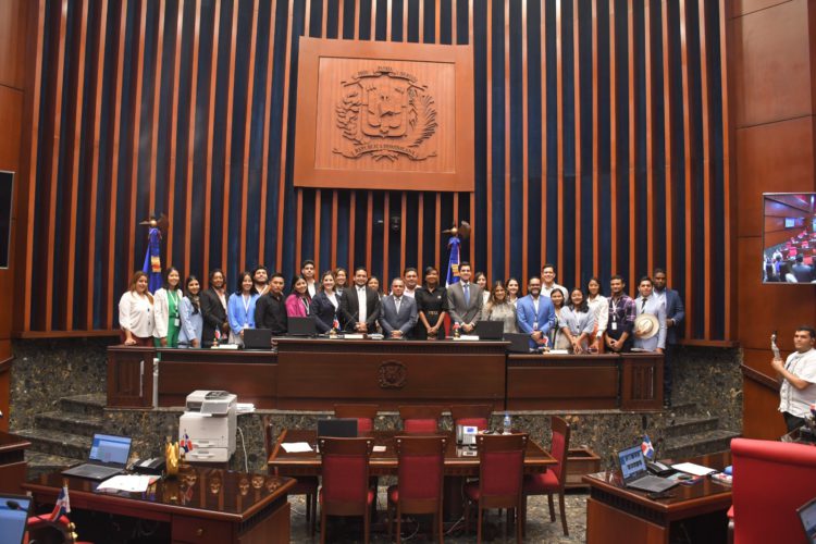 Observadores electorales de seis países LA visitan Senado RD