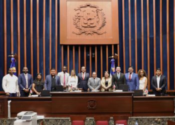 Senado recibe visita observadores de Aglojoven