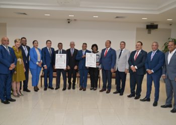 Senado reconoce la trayectoria de los humoristas Miguel Céspedes y Raymond Pozo