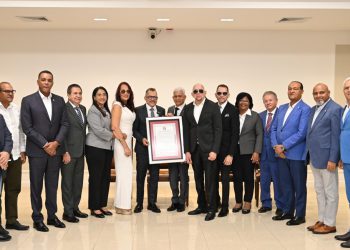 Senado reconoce los 45 años de trayectoria musical de Los Hermanos Rosario