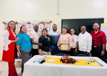 Celebran clausura del programa “Proyectos de vida” en Escuela Nocturna Villa David