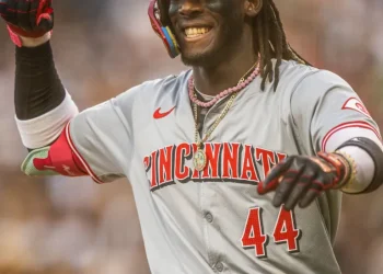 ELLY DE LA CRUZ VUELVE A REMONTAR SU DEFENSIVA EN LA MLB