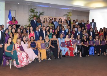 Consejo de Enseñanza e Investigaciones de la Ciudad Sanitaria Luis Eduardo Aybar entrega 67 nuevos especialistas al país