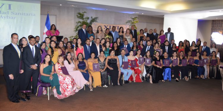 Consejo de Enseñanza e Investigaciones de la Ciudad Sanitaria Luis Eduardo Aybar entrega 67 nuevos especialistas al país
