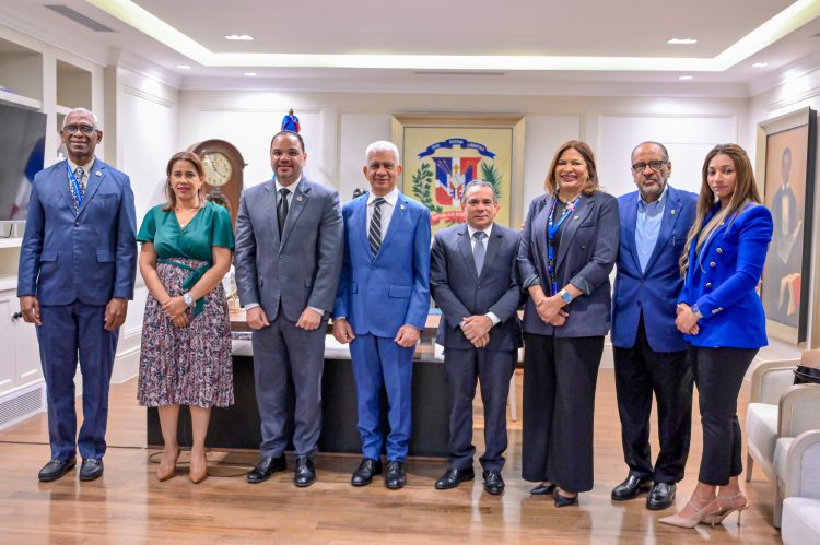 Presidente del Senado y Defensor del Pueblo firman acuerdo de cooperación interinstitucional