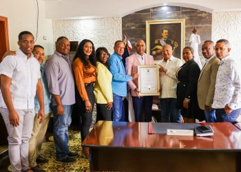 Diputado Julito Fulcar es reconocido por Ayuntamiento de San Cristóbal