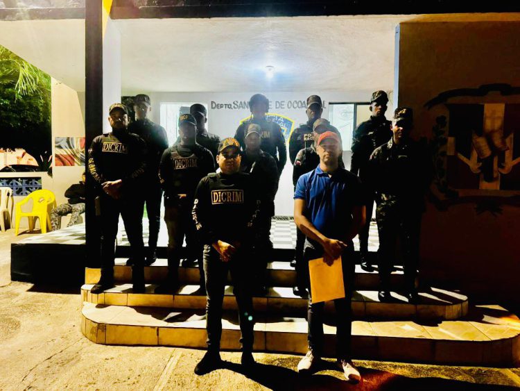 Miembros de DICRIM en Ocoa, Junto con la Policía Preventiva, Realizan Allanamiento y Arresto