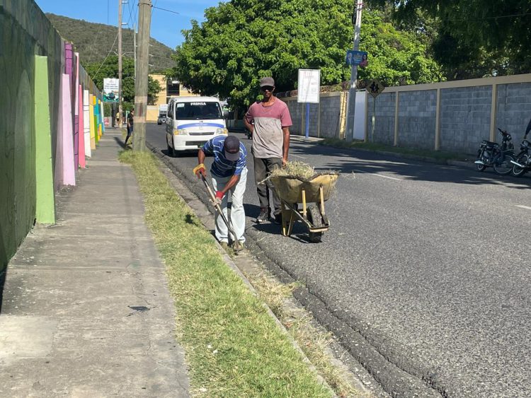 Alcaldía de Baní mantiene jornadas de limpieza en diversos sectores