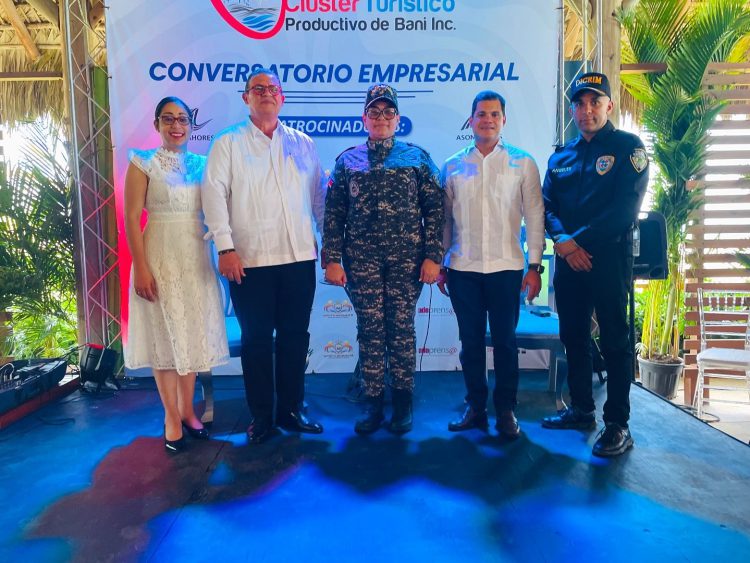 Directora Regional Sur Central Policía Nacional destaca seguridad ciudadana en Almuerzo Conversatorio Empresarial del Clúster Turístico de Baní