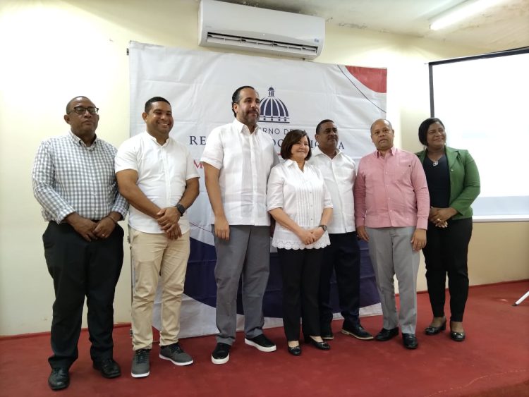 INEFI presenta proyecto de Remozamiento de Canchas en Peravia