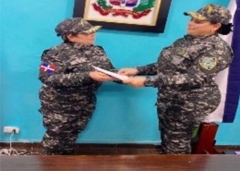 Directora Regional Sur Central Sostiene Reunión con la Comandante del Departamento de Azua