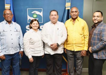 Senador Julito Fulcar encabeza comisión para buscar solución a los servicios del hospital Nuestra Señora de Regla de Baní