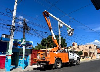 Alcaldía de Baní inicia instalación de luminarias en El Fundo Arriba