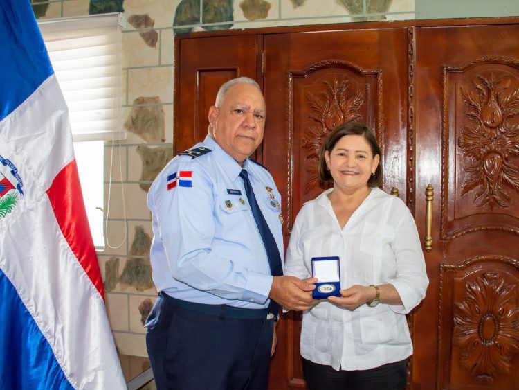 La Gobernadora Participa en el 58 Aniversario de las Escuelas Vocacionales de Fuerzas Armadas y Policía Nacional