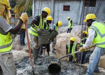 Migración analiza la demanda local de obreros extranjeros en los sectores agrícola y construcción