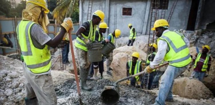 Migración analiza la demanda local de obreros extranjeros en los sectores agrícola y construcción