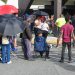 Familias acuden a comprar productos de cena de Nochenuena en Feria de Navidad con Inespre