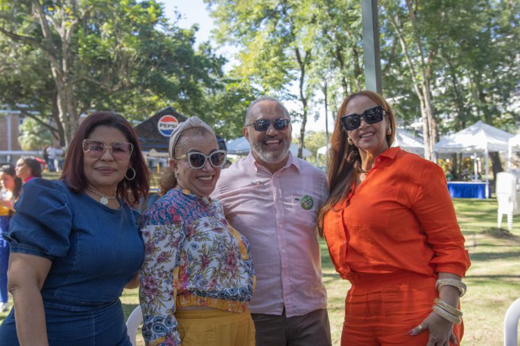 Alcaldia de Bani participa en 18 convite banilejo en Santo Domingo. Cientos visitan su stand