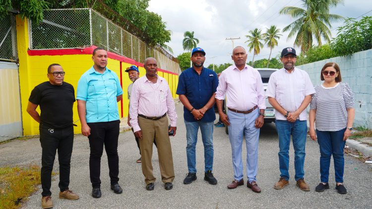 Senador Julito Fulcar y director del INDRHI buscan llevar soluciones a comunidades de Peravia