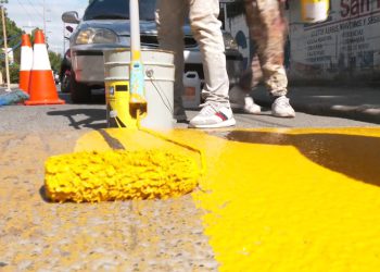 Alcalde Santo Ramírez supervisa operativo navideño de señalización de reductores de velocidad en todo el municipio