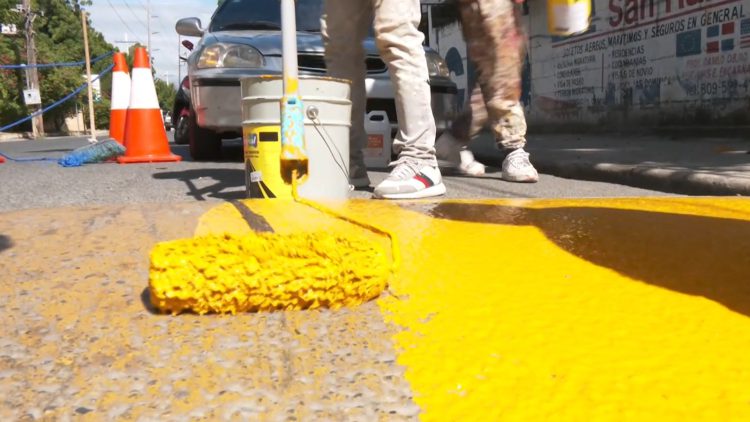 Alcalde Santo Ramírez supervisa operativo navideño de señalización de reductores de velocidad en todo el municipio