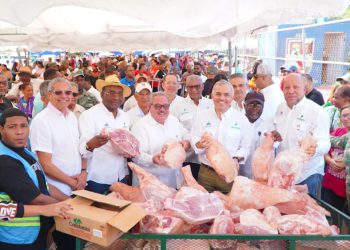 Residentes de Santo Domingo Este manifiestan satisfacción con la Feria Navidad del Cambio con el Inespre