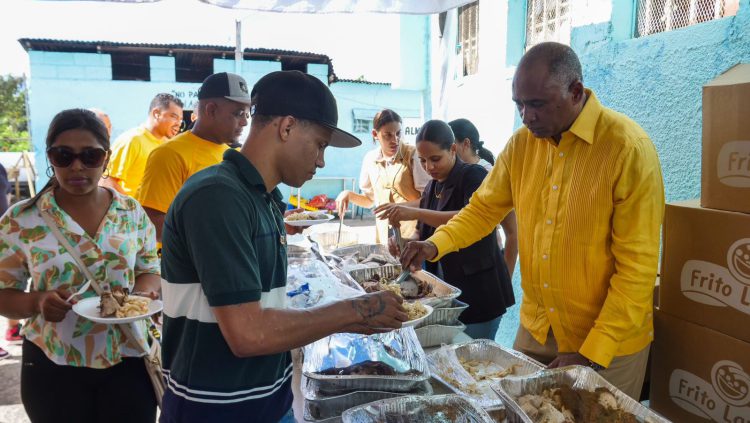 Senador Julito Fulcar ofrece almuerzo y celebra actividades recreativas con privados de libertad en la Cárcel Pública de Baní