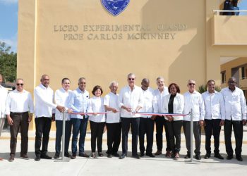 Más de mil millones de pesos en educación ha invertido el gobierno dominicano en Peravia en los últimos cuatro años