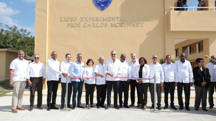 Más de mil millones de pesos en educación ha invertido el gobierno dominicano en Peravia en los últimos cuatro años