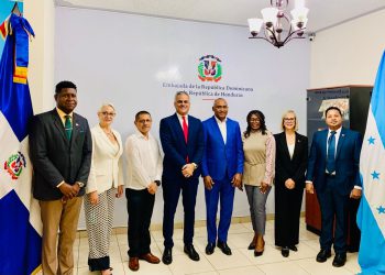 Senador Julito Fulcar Encarnación realiza visita oficial a la Embajada de la República Dominicana en Honduras